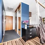 Floor Near Ferry Terminal - Free Parking Appartamento *