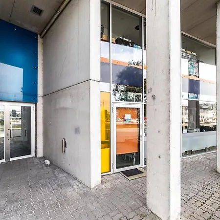 Apartment Floor Near Ferry Terminal - Free Parking