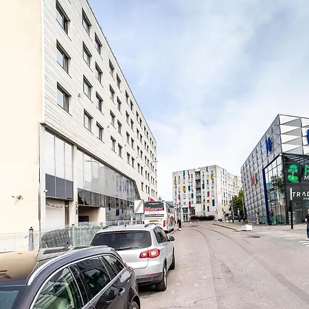 Floor Near Ferry Terminal - Free Parking