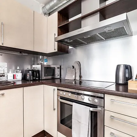 Floor Near Ferry Terminal - Free Parking Apartmán
