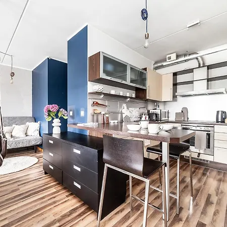 Floor Near Ferry Terminal - Free Parking Apartment