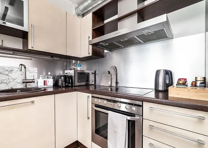 Floor Near Ferry Terminal - Free Parking Apartment