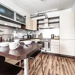 Floor Near Ferry Terminal - Free Parking * Talin