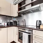 Floor Near Ferry Terminal - Free Parking Apartamento